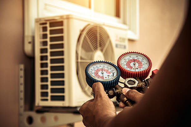 Professional Hvac technician working in Homeland, FL